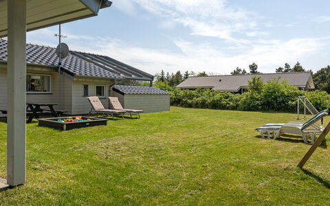 Thove - 600M from the Sea: Gras, Dak, Huis, Huis, Land Lot, Gazon, Verblijf, Tuin, Groundcover, Schaduw