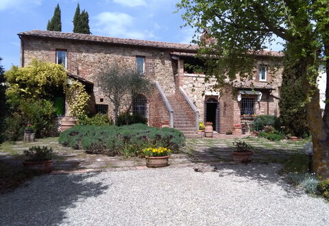 Villa Fulvia: Fabriek, Lucht, Venster, Wolk, Gebouw, Boom, Huis, Weg Oppervlak, Woongebied, Verblijf