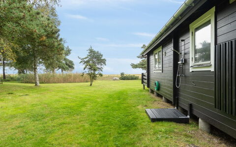 Lycka - 3Km from the Sea: Appartement, Schaduw, Balkon, Stoel, Hek, Buitenmeubels, Aluminium, Kunstgras