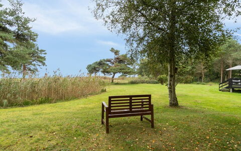 Lycka - 3Km from the Sea: Appartement, Schaduw, Balkon, Stoel, Hek, Buitenmeubels, Aluminium, Kunstgras