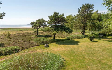 Lycka - 3Km from the Sea: Dak, Huis, Land Lot, Huis, Verblijf, Landgoed, Garden Gebouwen, Schaduw, Blokhut, Landscaping