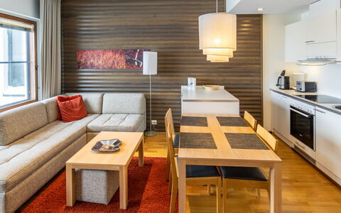 Nordic Chalet 9402: Meubilair, Stoel, Buitenmeubels, Tafel, Hout, Buitentafel, Keuken En Eettafel, Schaduw, Tuin, Paraplu