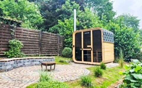 Familie Zinser mit Gartensauna: Tuin, Backyard, Garden Gebouwen, Werf, Landscaping, Schuur, Blokhut, Outdoor Structuur, Binnenplaats