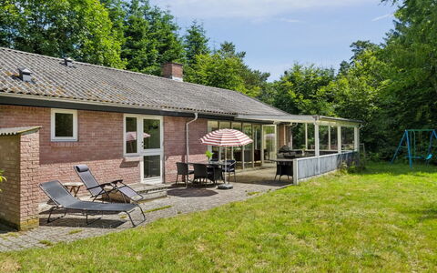 Ingebrit - 7Km from the Sea: Dak, Huis, Deur, Verblijf, Schaduw, Siding, Werf, Landgoed, Backyard