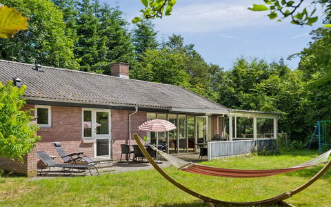 Ingebrit - 7Km from the Sea: Dak, Huis, Deur, Verblijf, Schaduw, Siding, Werf, Landgoed, Backyard