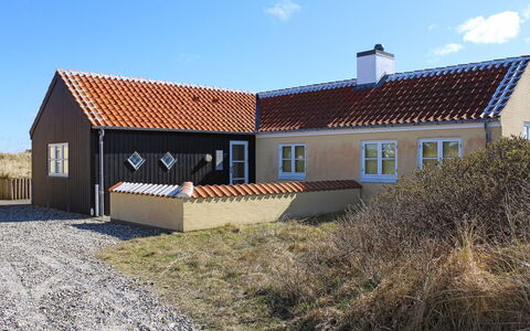 Nille - 100M from the Sea: Lucht, Gebouw, Dak, Huis, Huis, Verblijf, Woongebied, Facade, Architectuur, Land Lot