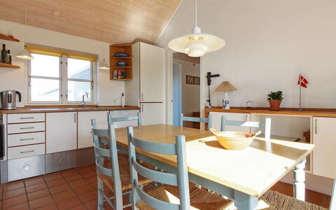 Nille - 100M from the Sea: Meubilair, Interieur Ontwerp, Flooring, Verdieping, Lichte Inrichting, Hout, Plafond, Keuken, Countertop, Cabinetry
