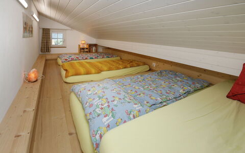 Brienzwiler 125: Hout, Interieur Ontwerp, Plafond, Meubilair, Slaapkamer, Verdieping, Bed, Flooring, Huis, Zolder