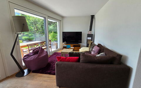 Sonnenbergweg 5: Meubilair, Interieur Ontwerp, Flooring, Verdieping, Hout, Houten Vloer, Kamer, Verlichting, Woonkamer, Bankstel
