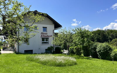 Velden am Wörthersee 37: Lucht, Fabriek, Eigendom, Gebouw, Venster, Wolk, Natuurlijk Landschap, Boom, Huis, Land Lot