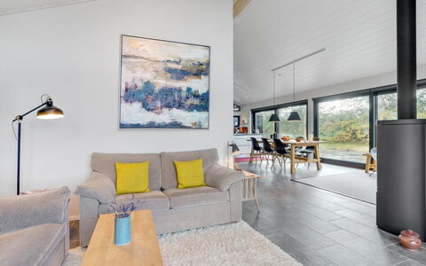 Minttu - 700M from the Sea: Flooring, Interieur Ontwerp, Bankstel, Hout, Meubilair, Verdieping, Plafond, Woonkamer, Kamer, Verlichting