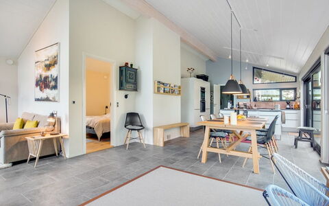 Minttu - 700M from the Sea: Meubilair, Interieur Ontwerp, Flooring, Hout, Plafond, Verdieping, Bankstel, Woonkamer, Stoel, Houten Vloer
