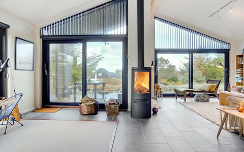Minttu - 700M from the Sea: Meubilair, Flooring, Interieur Ontwerp, Woonkamer, Stoel, Plafond, Bankstel, Kamerplant, Houten Vloer
