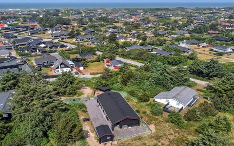 Minttu - 700M from the Sea: Woongebied, Landschap, Vogelperspectief, Dak, Luchtfotografie, Menselijke Nederzetting, Huis, Voorstad, Stedelijk Ontwerp, Landgoed