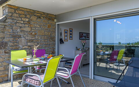 Les Horizons: Tableware, Lucht, Tafel, Eigendom, Fabriek, Meubilair, Gebouw, Wolk, Dishware, Kop