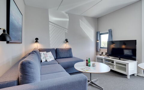 Marinus - 100M from the Sea: Interieur Ontwerp, Meubilair, Flooring, Bankstel, Verdieping, Plafond, Woonkamer, Verlichting, Kamer