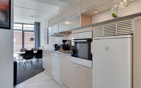 Marinus - 100M from the Sea: Keuken, Cabinetry, Interieur Ontwerp, Major Appliance, Countertop, Toestel Van De Keuken, Flooring, Huishoudapparatuur, Plafond, Verdieping