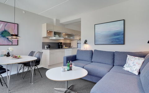 Marinus - 100M from the Sea: Meubilair, Interieur Ontwerp, Bankstel, Verdieping, Flooring, Woonkamer, Appartement, Plafond, Tafel, Koffietafel