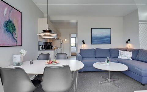 Marinus - 100M from the Sea: Meubilair, Interieur Ontwerp, Flooring, Bankstel, Verdieping, Plafond, Woonkamer, Tafel, Appartement