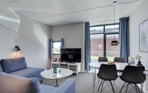 Marinus - 100M from the Sea: Meubilair, Stoel, Appartement, Plafond, Keuken En Eettafel, Koffietafel, Bureau, Aluminium, Woonkamer, Daylighting