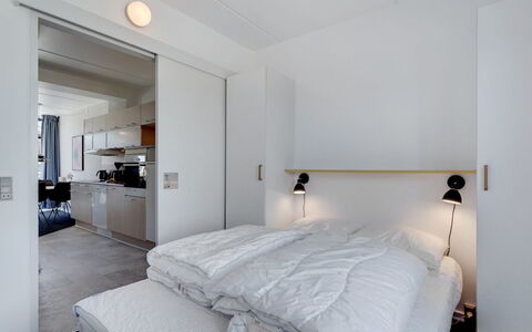 Marinus - 100M from the Sea: Interieur Ontwerp, Plafond, Slaapkamer, Meubilair, Bed, Flooring, Verdieping, Kamer, Appartement, Bed Frame