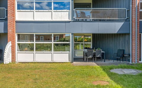 Akai - 100M from the Sea: Meubilair, Interieur Ontwerp, Flooring, Hout, Verdieping, Plafond, Houten Vloer, Stoel, Tafel, Verlichting