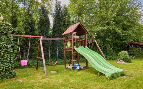 Desná V Jizerských Horách 407: Dia Van De Speelplaats, Speeltoestel, Chute, Speelplaats, Tuin, Recreatie, Vrije Tijd, Park, Gazon