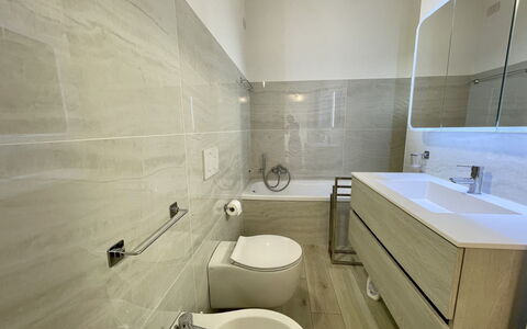 Luxury House: Water, Lucht, Wolk, Eigendom, Meubilair, Gebouw, Fabriek, Azure, Zwembad, Buitenmeubels