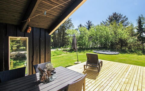 Weland - 800M from the Sea: Dak, Huis, Deur, Verblijf, Schaduw, Siding, Werf, Landgoed, Backyard