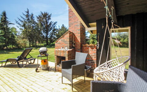 Weland - 800M from the Sea: Dak, Huis, Deur, Verblijf, Schaduw, Siding, Werf, Landgoed, Backyard
