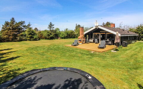 Weland - 800M from the Sea: Dak, Huis, Deur, Verblijf, Schaduw, Siding, Werf, Landgoed, Backyard