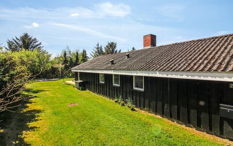 Weland - 800M from the Sea: Dak, Huis, Deur, Verblijf, Schaduw, Siding, Werf, Landgoed, Backyard