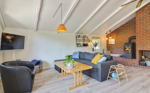 Weland - 800M from the Sea: Dak, Huis, Deur, Verblijf, Schaduw, Siding, Werf, Landgoed, Backyard