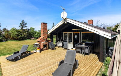 Weland - 800M from the Sea