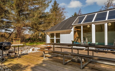 Fredsine - 900M from the Sea: Meubilair, Buitenmeubels, Tableware, Tafel, Drinkware, Stoel, Buitentafel, Voedsel, Fles