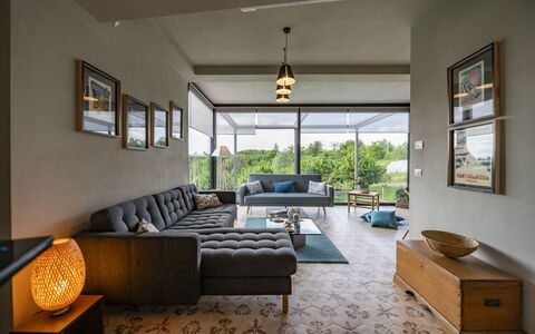 Casa San Grato - Roero - Langhe, Piemonte: Bankstel, Meubilair, Eigendom, Venster, Tafel, Comfort, Hout, Interieur Ontwerp, Slaapbank, Schaduw