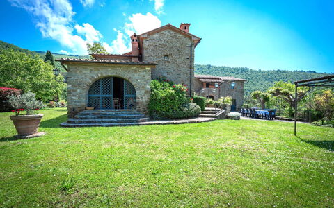 Colle Degli Ulivi - Cortona, Pool, Nature, Privacy: Lucht, Fabriek, Gebouw, Wolk, Venster, Boom, Natuurlijk Landschap, Land Lot, Vegetation, Zonlicht