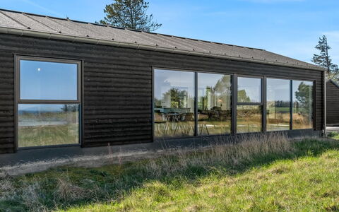 Merete - 900M from the Sea: Hout, Dak, Architectuur, Huis, Huis, Verblijf, Siding, Hardwood, Helling, Landgoed