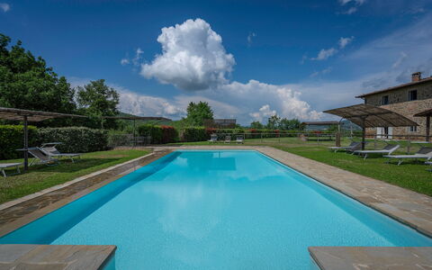 Leopolda In Selvarella Pool And Wi-fi: Water, Wolk, Lucht, Fabriek, Zwembad, Azure, Boom, Schaduw, Buitenmeubels, Gebouw