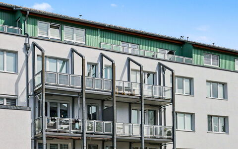 Zinnowitz 104: Facade, Appartement, Woongebied, Stedelijk Ontwerp, Samengesteld Materiaal, Balkon, Metaal, Condominium, Leuning, Verf