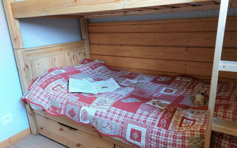 Saint Gervais 390: Eigendom, Meubilair, Hout, Textiel, Interieur Ontwerp, Bed Frame, Flooring, Verdieping, Comfort, Beits