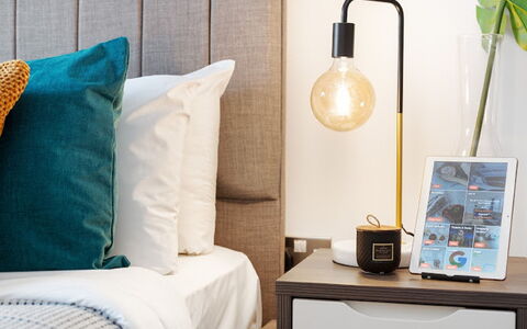 Avant-Garde, Shoreditch: Eigendom, Meubilair, Wit, Product, Azure, Blauw, Comfort, Interieur Ontwerp, Rechthoek, Hout