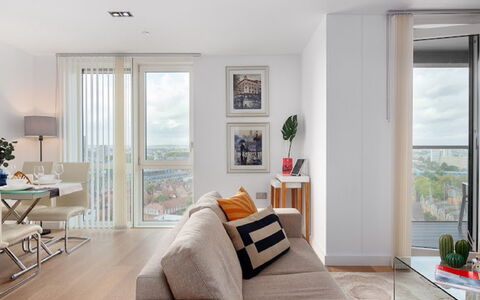 Avant-Garde, Shoreditch: Fabriek, Meubilair, Venster, Hout, Comfort, Interieur Ontwerp, Tafel, Verlichting, Kamerplant, Gebouw