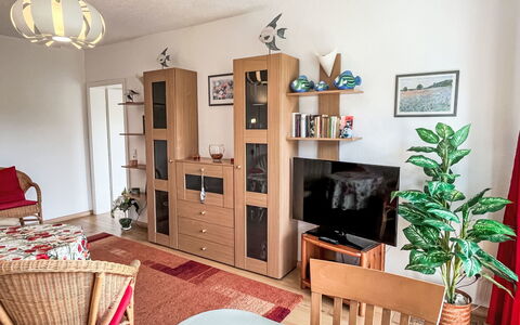 Karsten: Eigendom, Meubilair, Fabriek, Tafel, Fotolijst, Kamerplant, Hout, Stoel, Bloempot, Bankstel