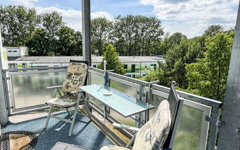 Karsten: Wolk, Lucht, Gebouw, Stoel, Boom, Water, Venster, Bloempot, Stedelijk Ontwerp, Fabriek