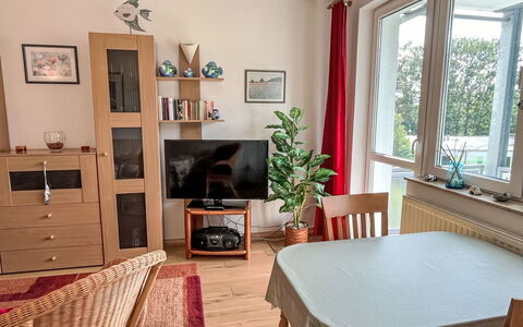 Karsten: Tafel, Fotolijst, Fabriek, Meubilair, Eigendom, Venster, Hout, Kamerplant, Interieur Ontwerp, Woonkamer