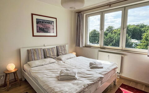 Karsten: Meubilair, Eigendom, Venster, Licht, Comfort, Gebouw, Hout, Verlichting, Schaduw