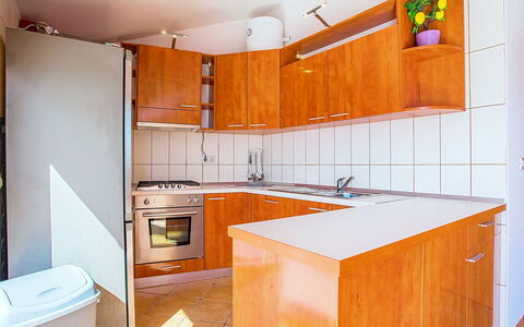 Villa Jolie Amazing Stone: Keuken, Toestel Van De Keuken, Countertop, Flooring, Major Appliance, Hout, Cabinetry, Verdieping, Interieur Ontwerp, Kamer
