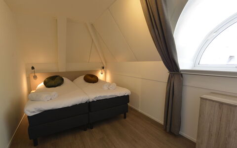 Citta Romana: Gebouw, Meubilair, Comfort, Bed Frame, Hout, Interieur Ontwerp, Huis, Flooring, Verdieping, Bed