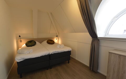 Citta Romana: Meubilair, Gebouw, Comfort, Bed Frame, Hout, Interieur Ontwerp, Verdieping, Huis, Hoofdkussen, Lamp